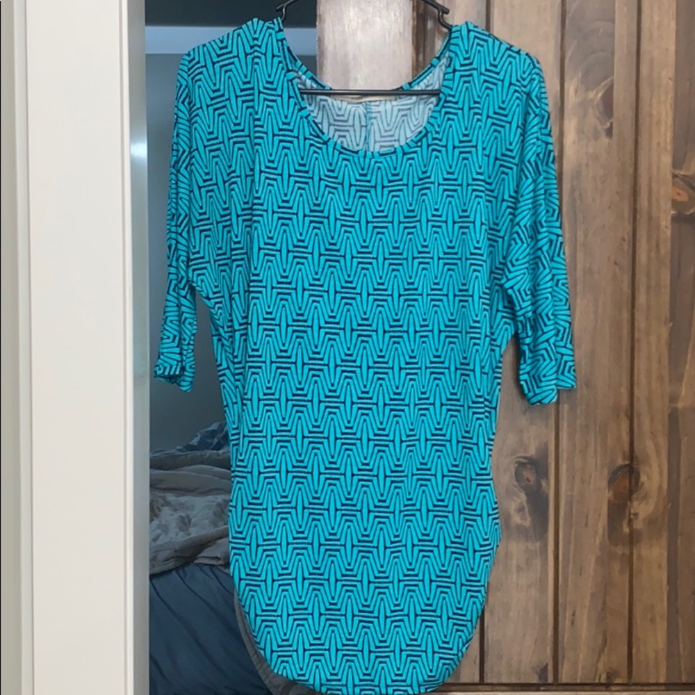 41 Hawthorne top. EUC. Small